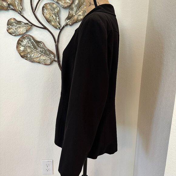 Signature by Larry Levine Women’s Black 2-Piece Pant Suit - Picture 4 of 7